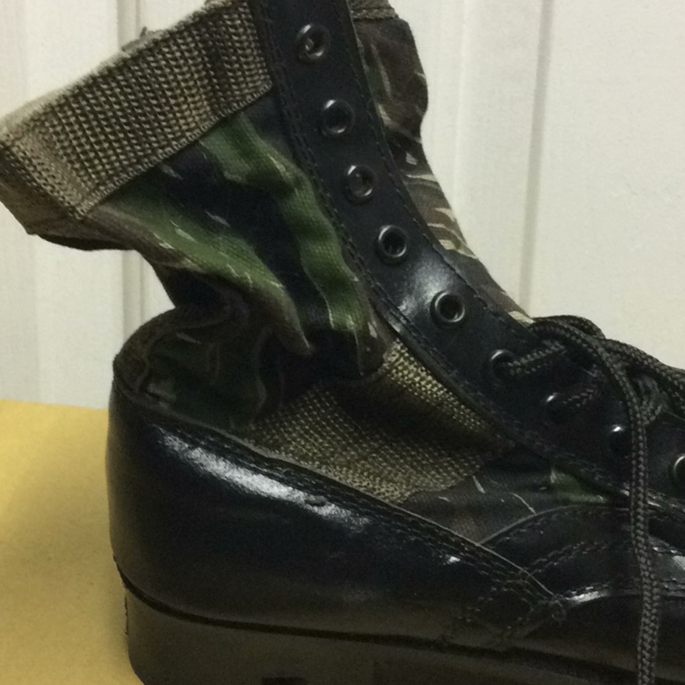 Tiger Camo jungle combat boots. New